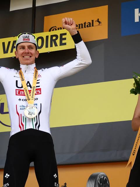 Pogacar reina supremo: la estrella eslovena logra su segunda victoria consecutiva en fel Tour de Francia, dijo Pogacar, radiante de orgullo. “Ganar el Tour de Francia dos veces en… leer más 